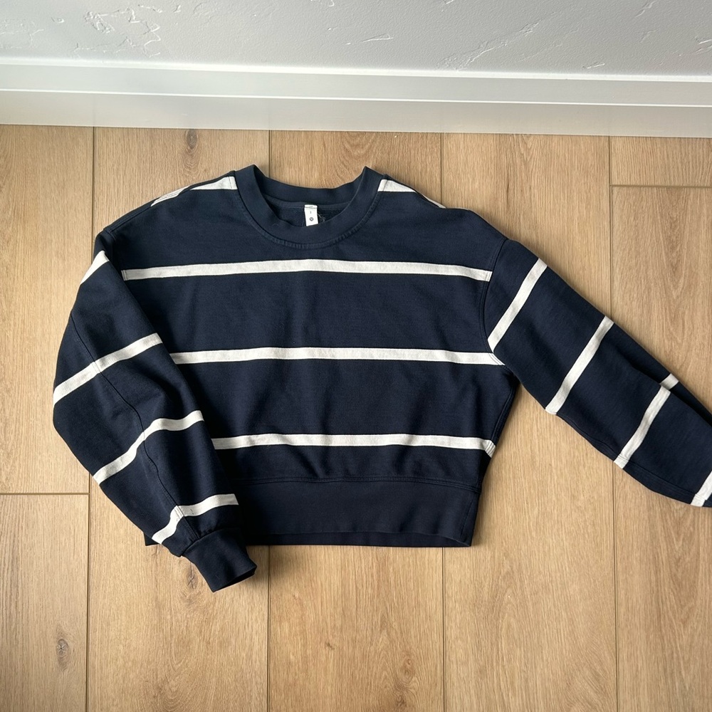 Lululemon crop crew neck sweatshirt
